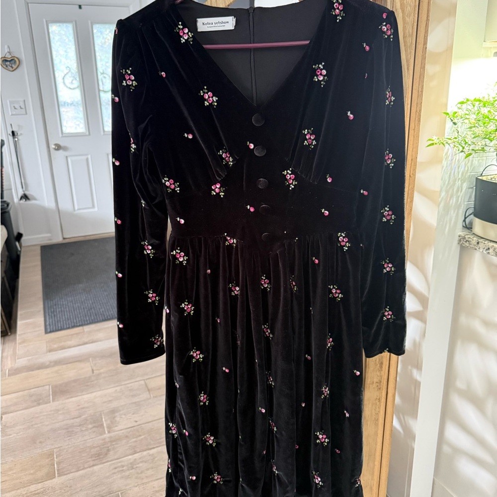 Black Velvet Corset Style Floral Valentine’s Day Dress